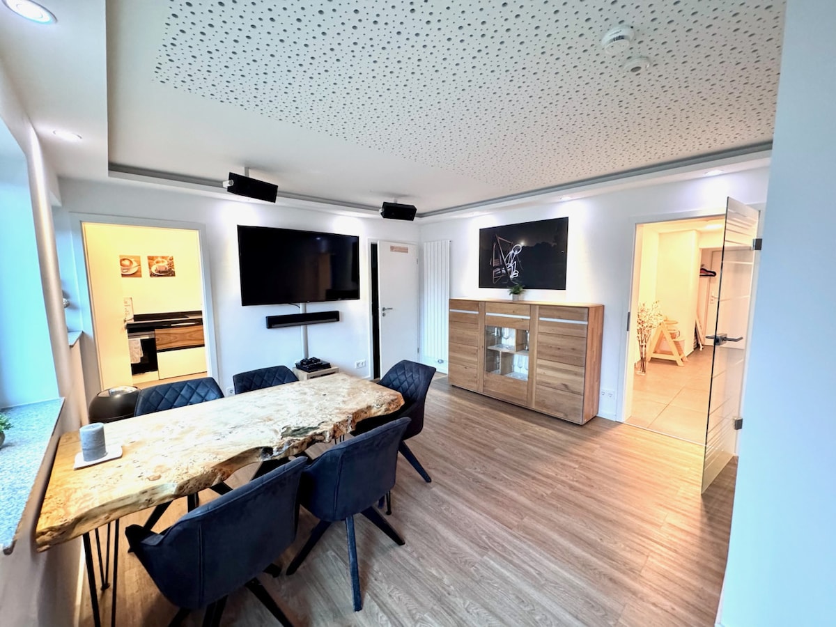 Apartment next to Porsche for lovers of technology and sound