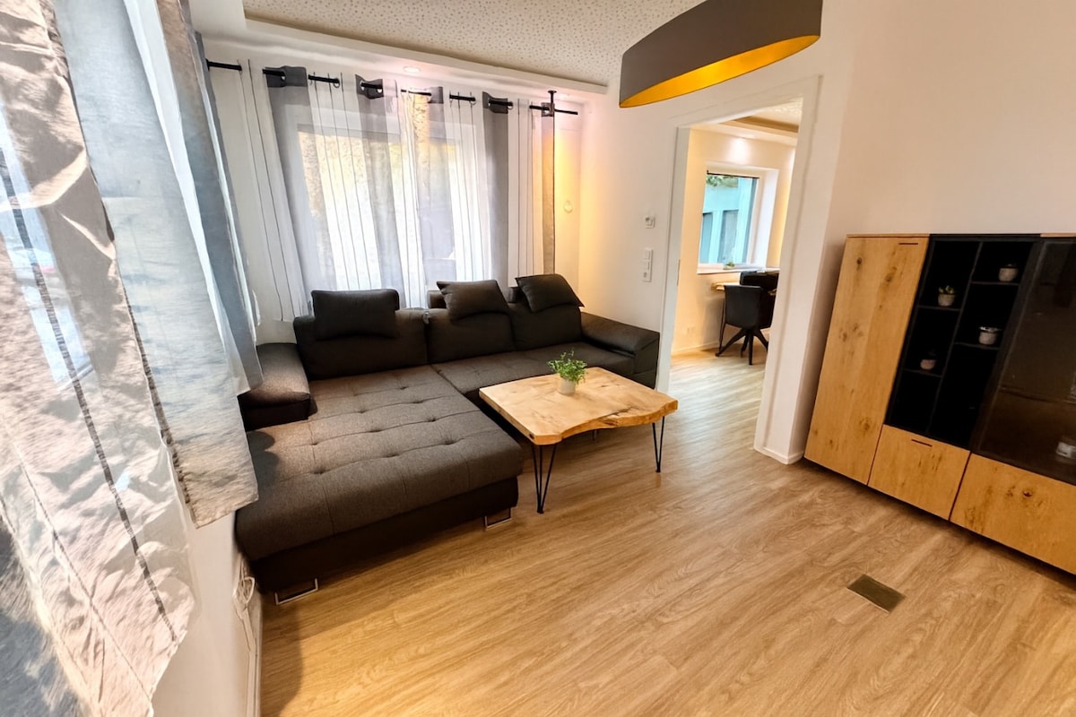 Apartment next to Porsche for lovers of technology and sound