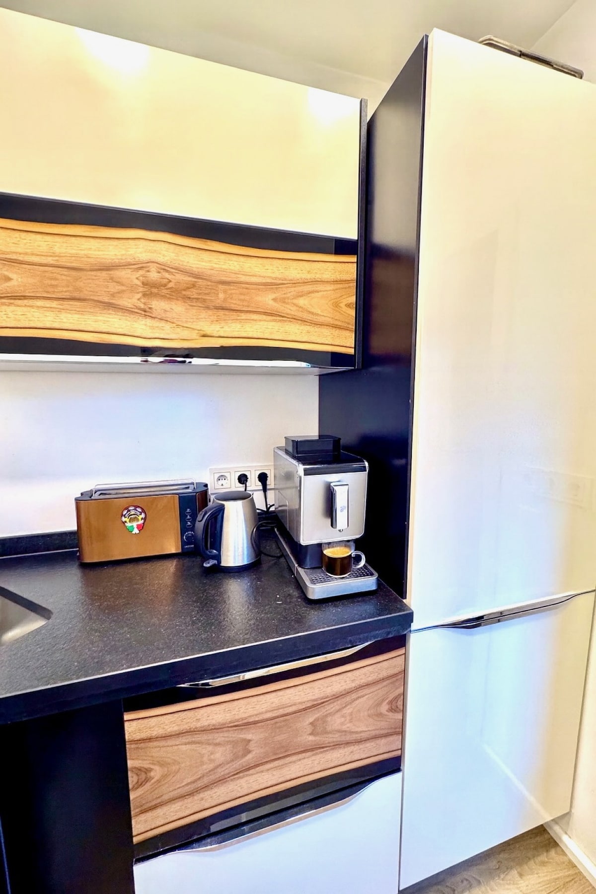 Apartment next to Porsche for lovers of technology and sound