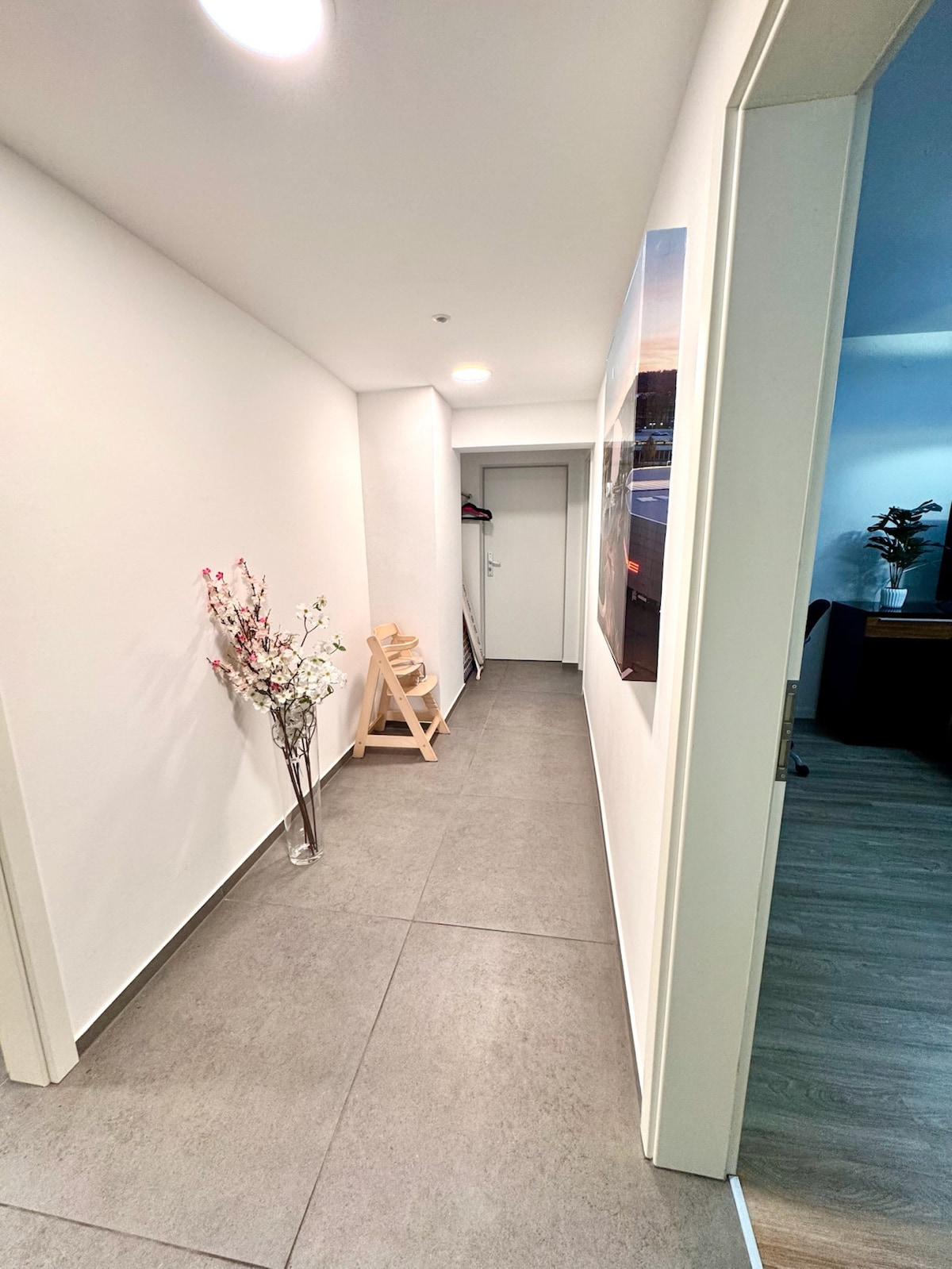 Apartment next to Porsche for lovers of technology and sound