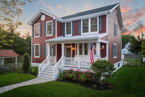 4 bed 3.5 bath close to the Beach w/heatable pool