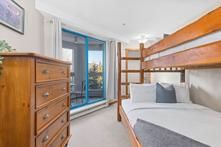 Seconda camera da letto con due letti singoli a castello