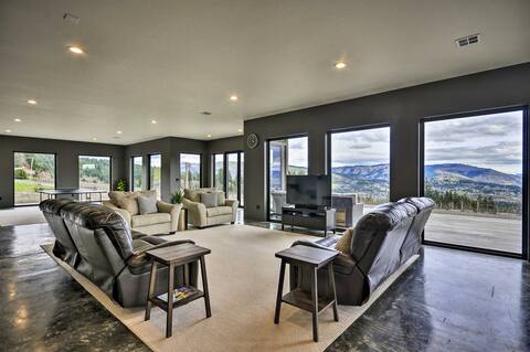 Luxury Home w/ Views - 5 Min to Columbia River