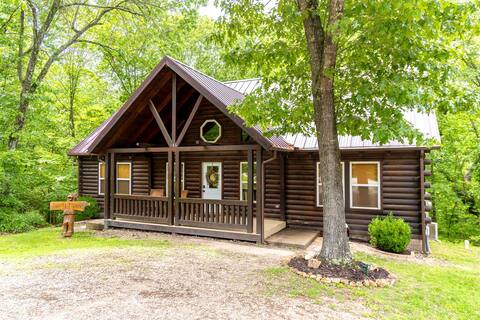 Cabin-under 1 mile from Big Cedar