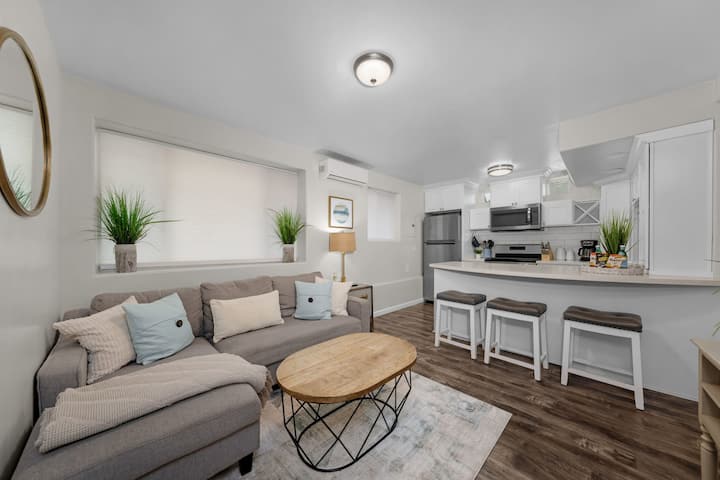 Cozy & Chic 2br Retreat In Mission Beach - San Diego, CA