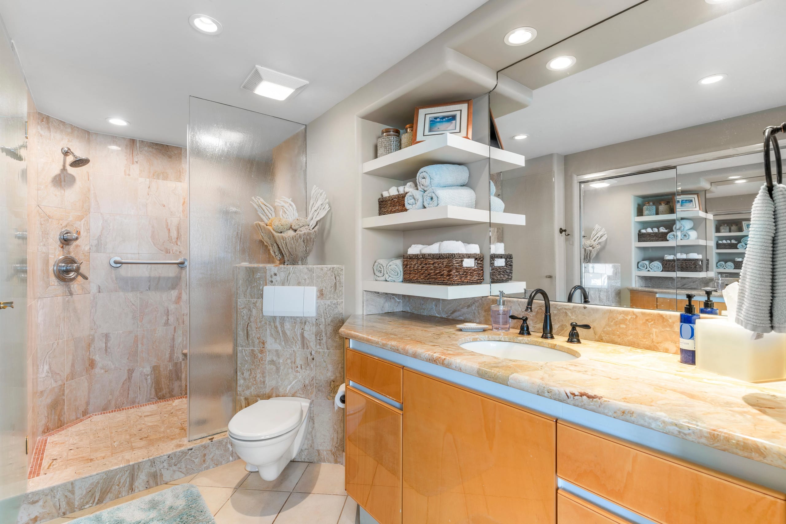 Condo in Lahaina · ★4.7 · 3 bedrooms · 4 beds · 2 baths - Image 25