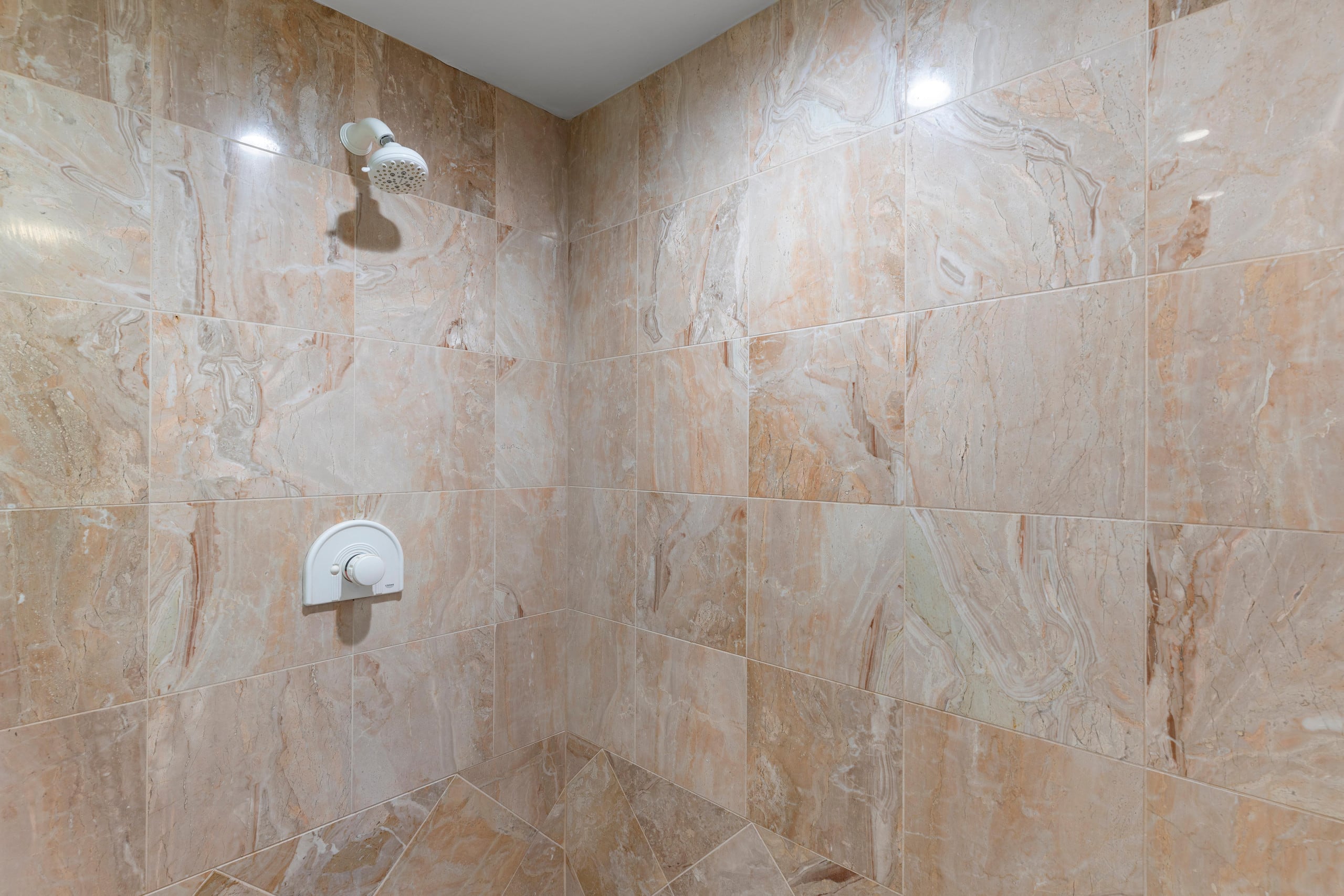 Condo in Lahaina · ★4.7 · 3 bedrooms · 4 beds · 2 baths - Image 30