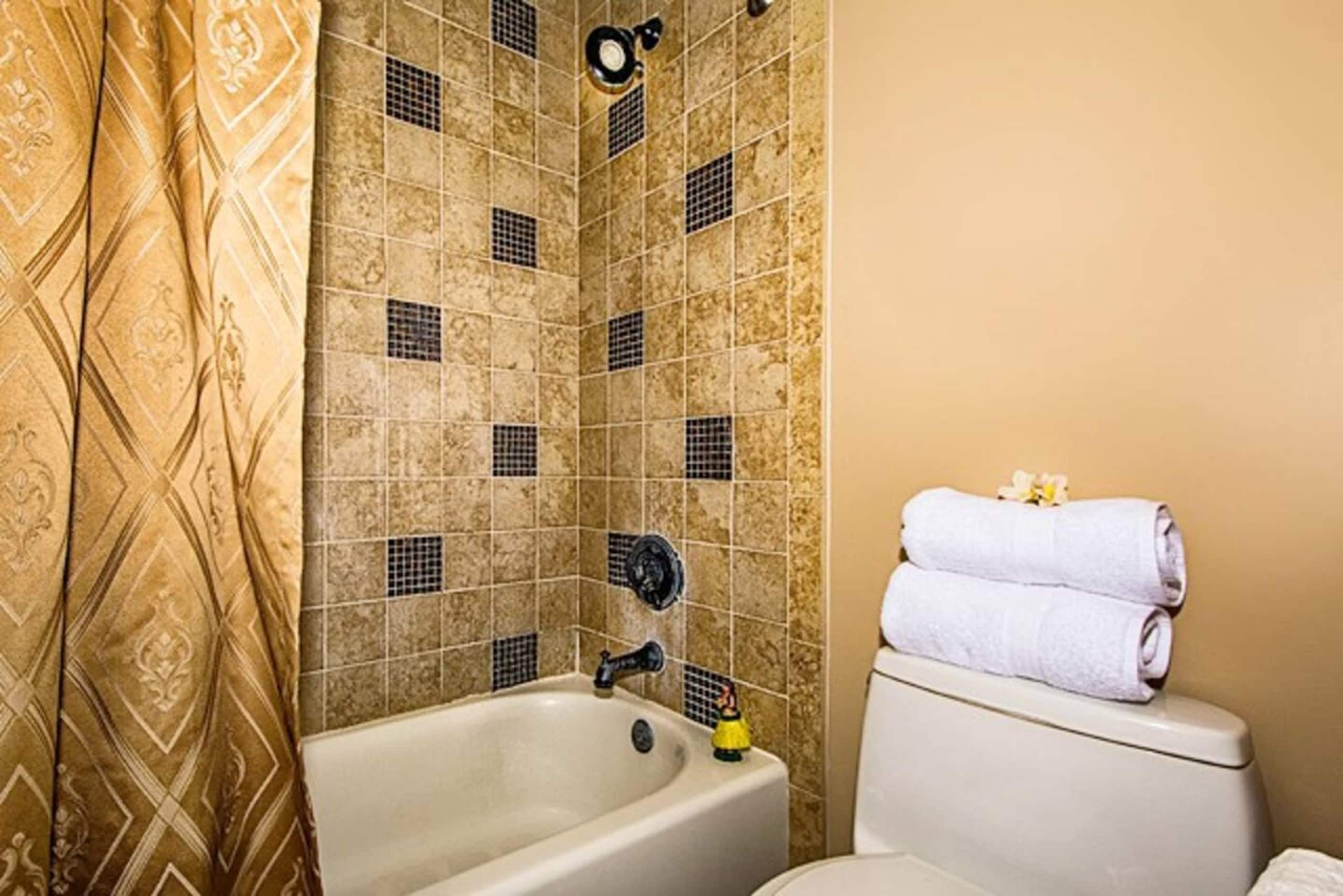 Condo in Kailua-Kona · ★4.89 · 2 bedrooms · 4 beds · 2 baths - Image 15