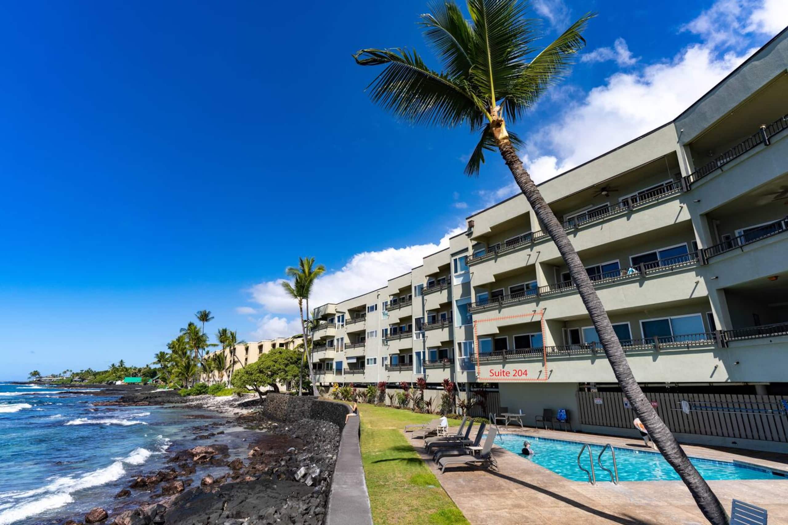 Condo in Kailua-Kona · ★4.89 · 2 bedrooms · 4 beds · 2 baths - Image 2