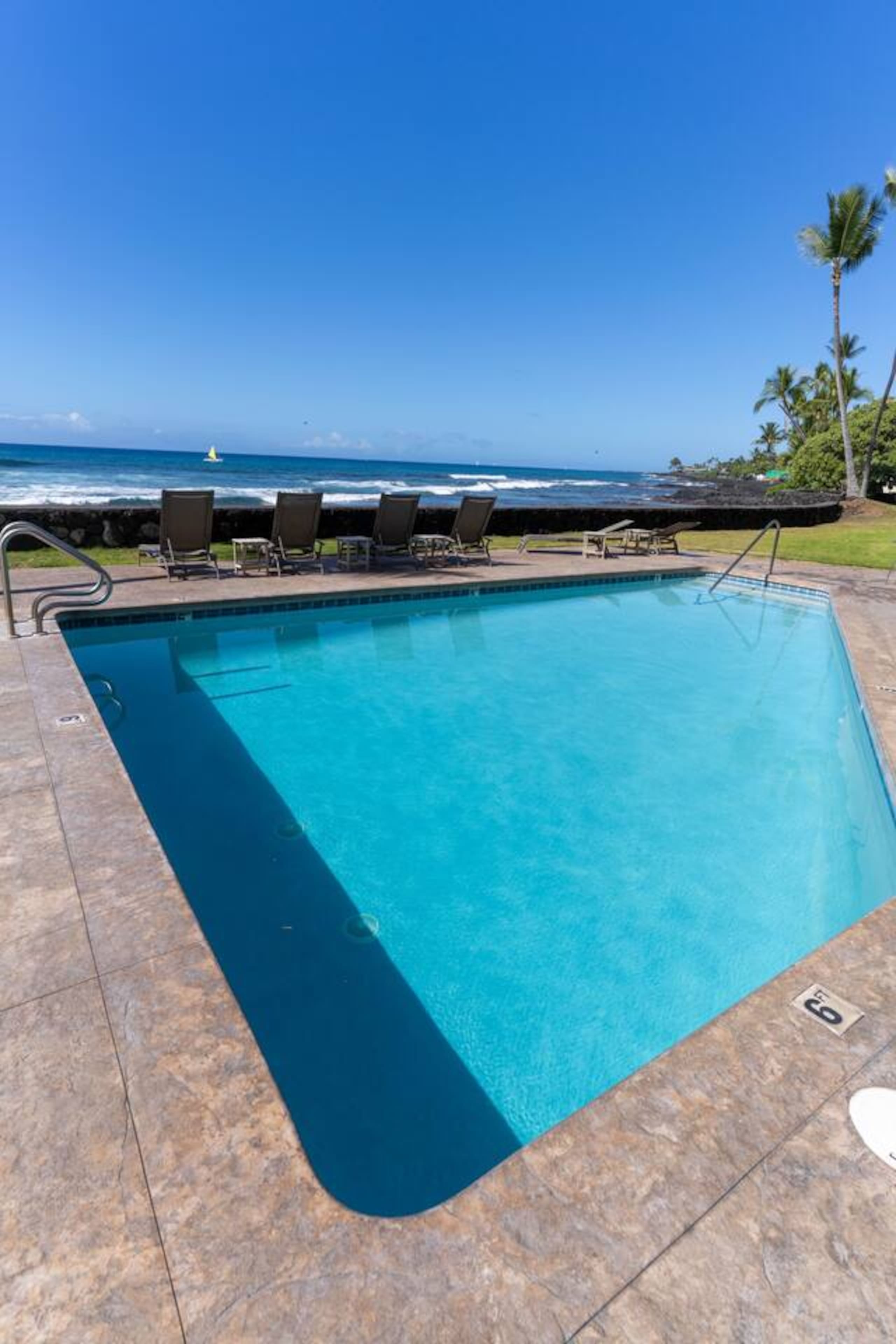 Condo in Kailua-Kona · ★4.89 · 2 bedrooms · 4 beds · 2 baths - Image 11