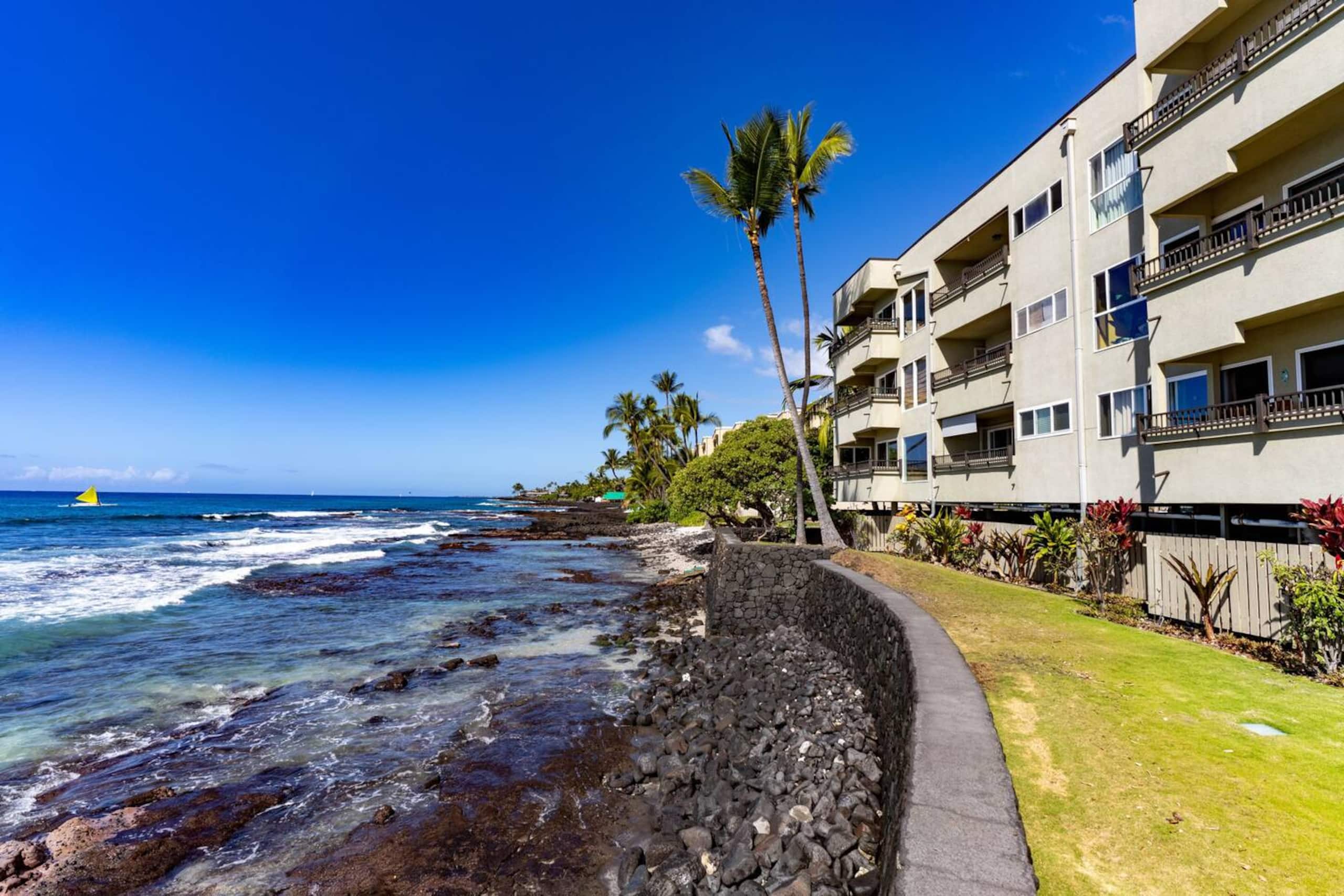 Condo in Kailua-Kona · ★4.89 · 2 bedrooms · 4 beds · 2 baths - Image 26