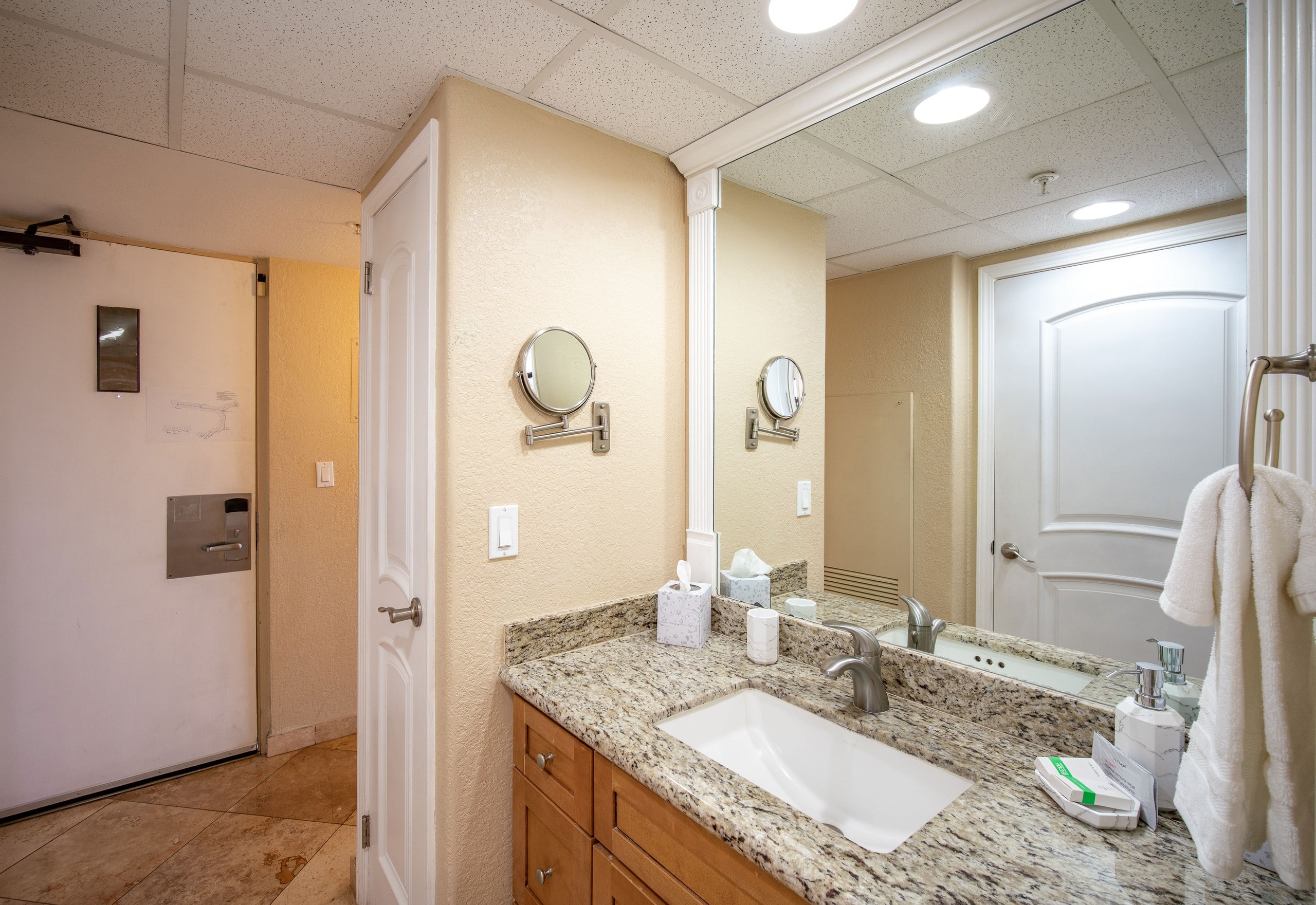 Condo in Lahaina · ★4.81 · 1 bedroom · 2 beds · 1 bath - Image 13