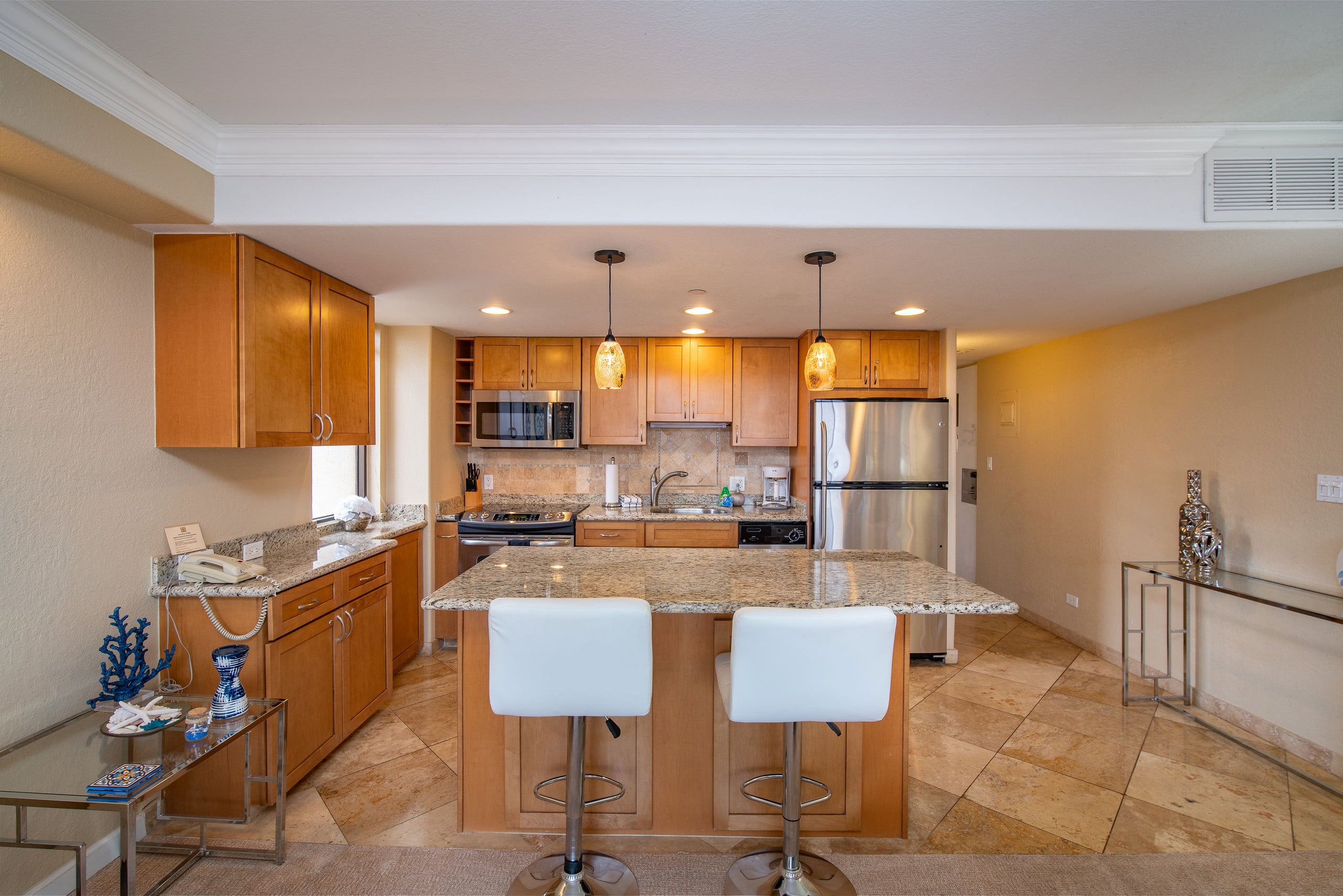 Condo in Lahaina · ★4.81 · 1 bedroom · 2 beds · 1 bath - Image 2
