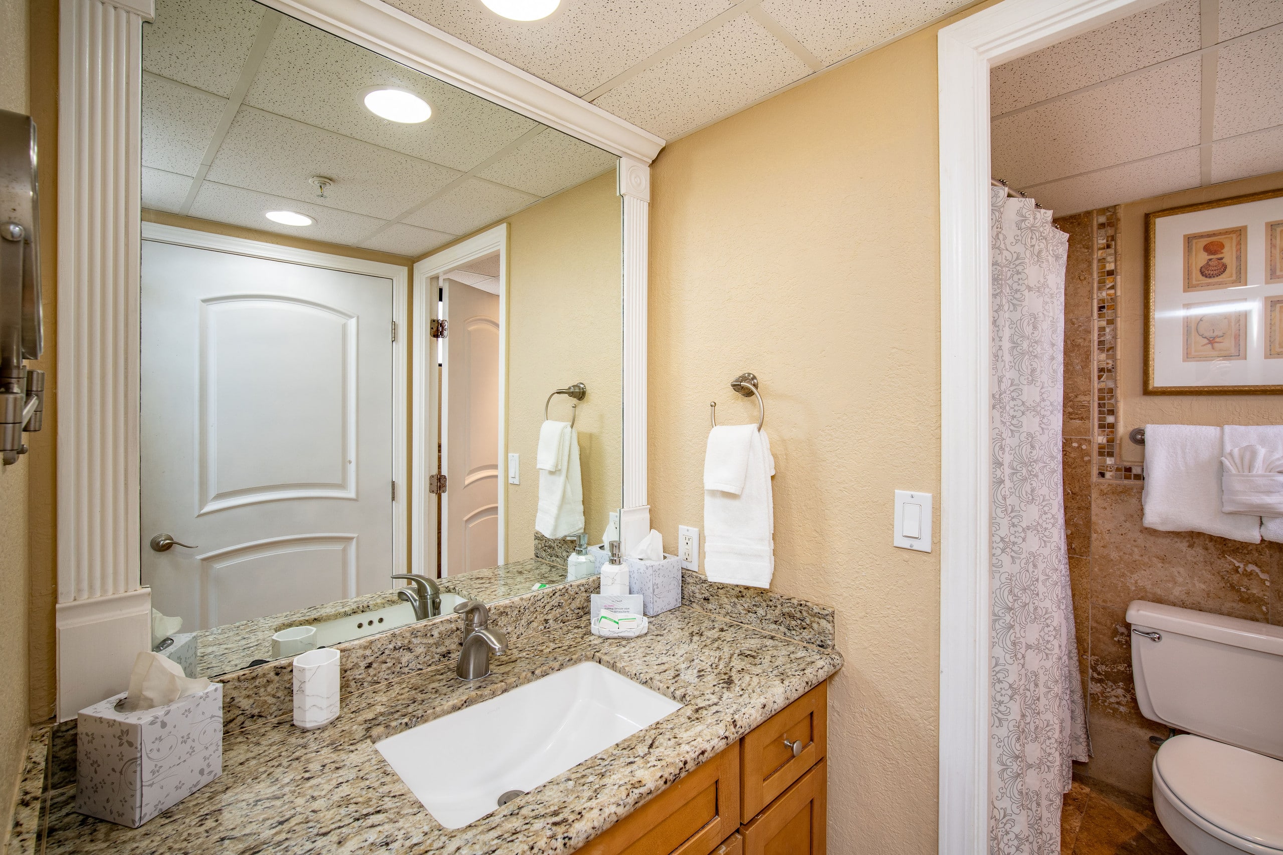 Condo in Lahaina · ★4.81 · 1 bedroom · 2 beds · 1 bath - Image 11