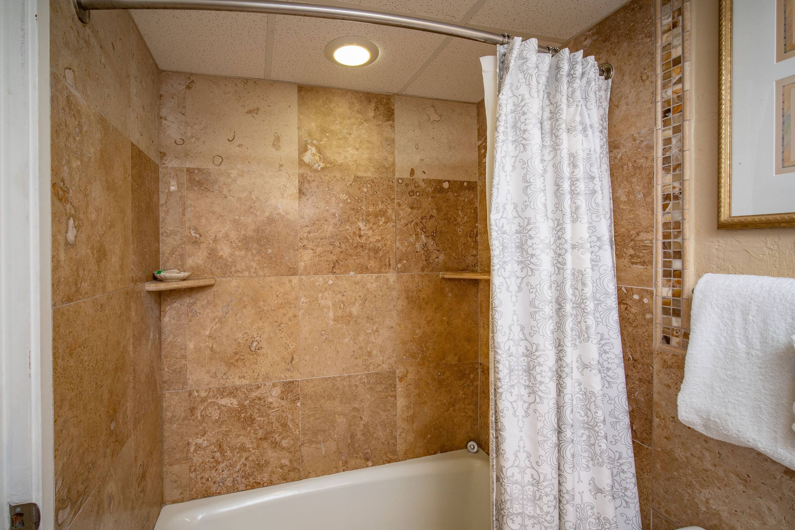 Condo in Lahaina · ★4.81 · 1 bedroom · 2 beds · 1 bath - Image 12