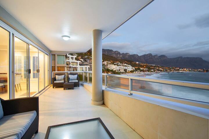 Clifton Views – Elegant Apt with pool & sea views gallery image 2