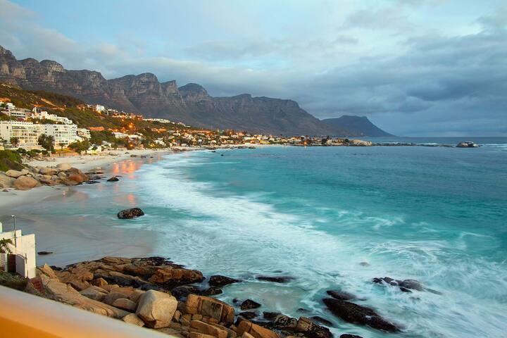 Clifton Views – Elegant Apt with pool & sea views gallery image 3