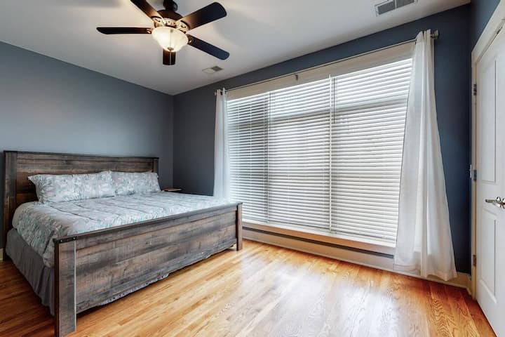 Master Suite 2 - manželská posteľ s manželskou posteľou King a plne vybavenou kúpeľňou