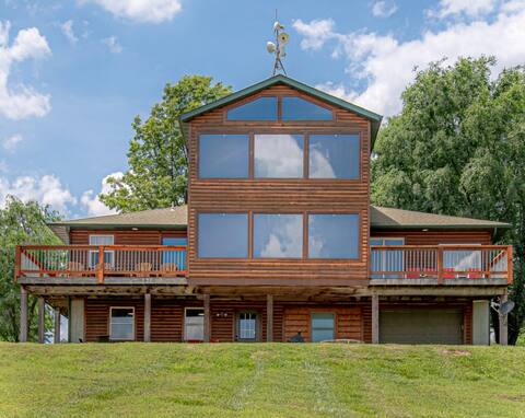 Captains Quarters at The Cabins at Stockton Lake