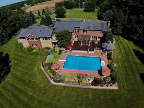 Ultimate Family Retreat:10-Acre, Heated Pool, Hot