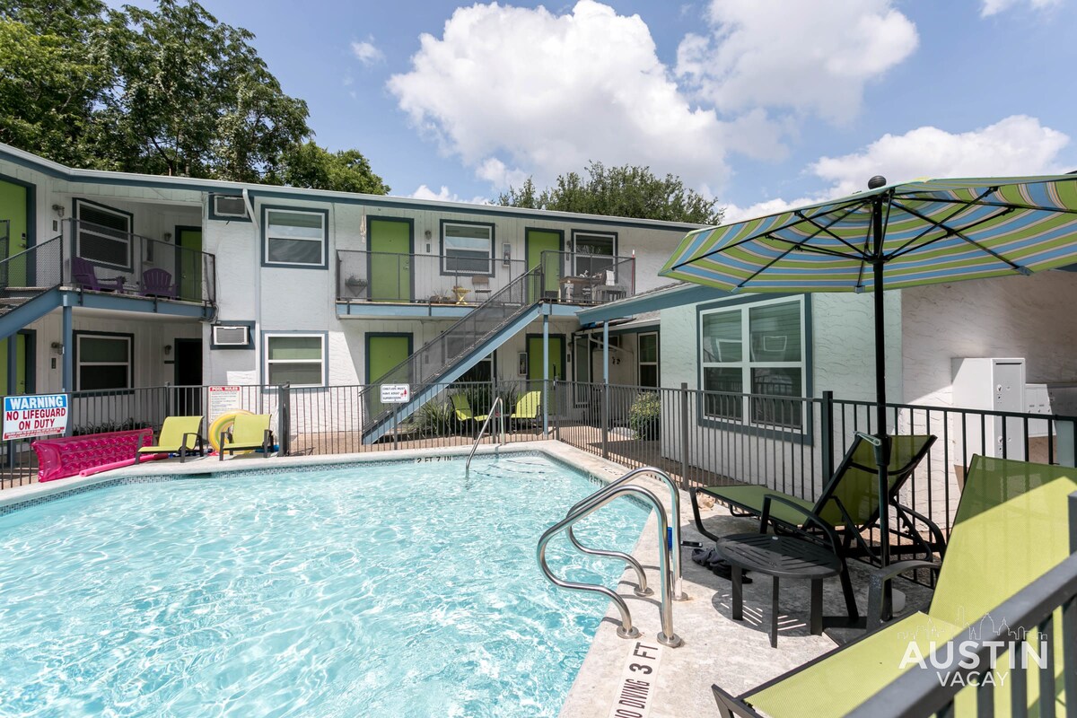 5 Minutes to Zilker & Barton Springs with Parking!