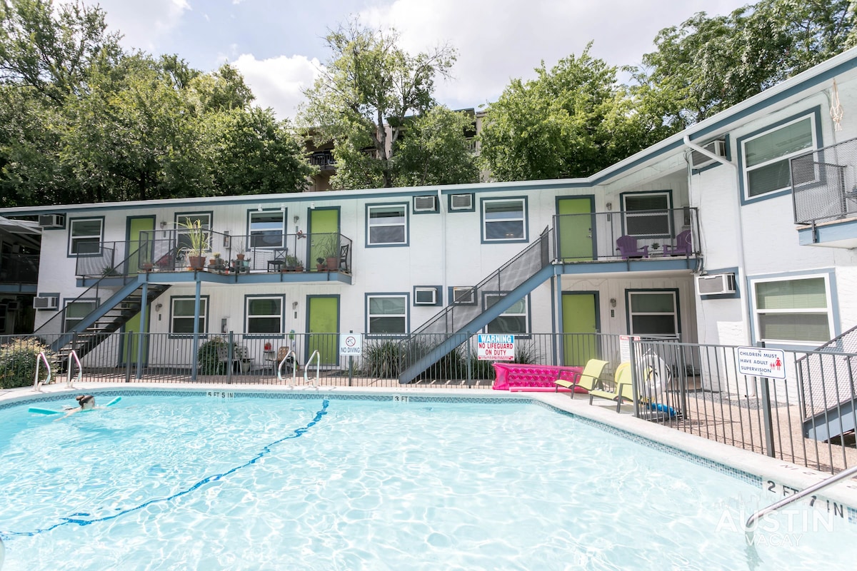5 Minutes to Zilker & Barton Springs with Parking!