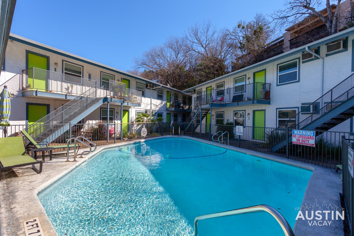 5 Minutes to Zilker & Barton Springs with Parking!