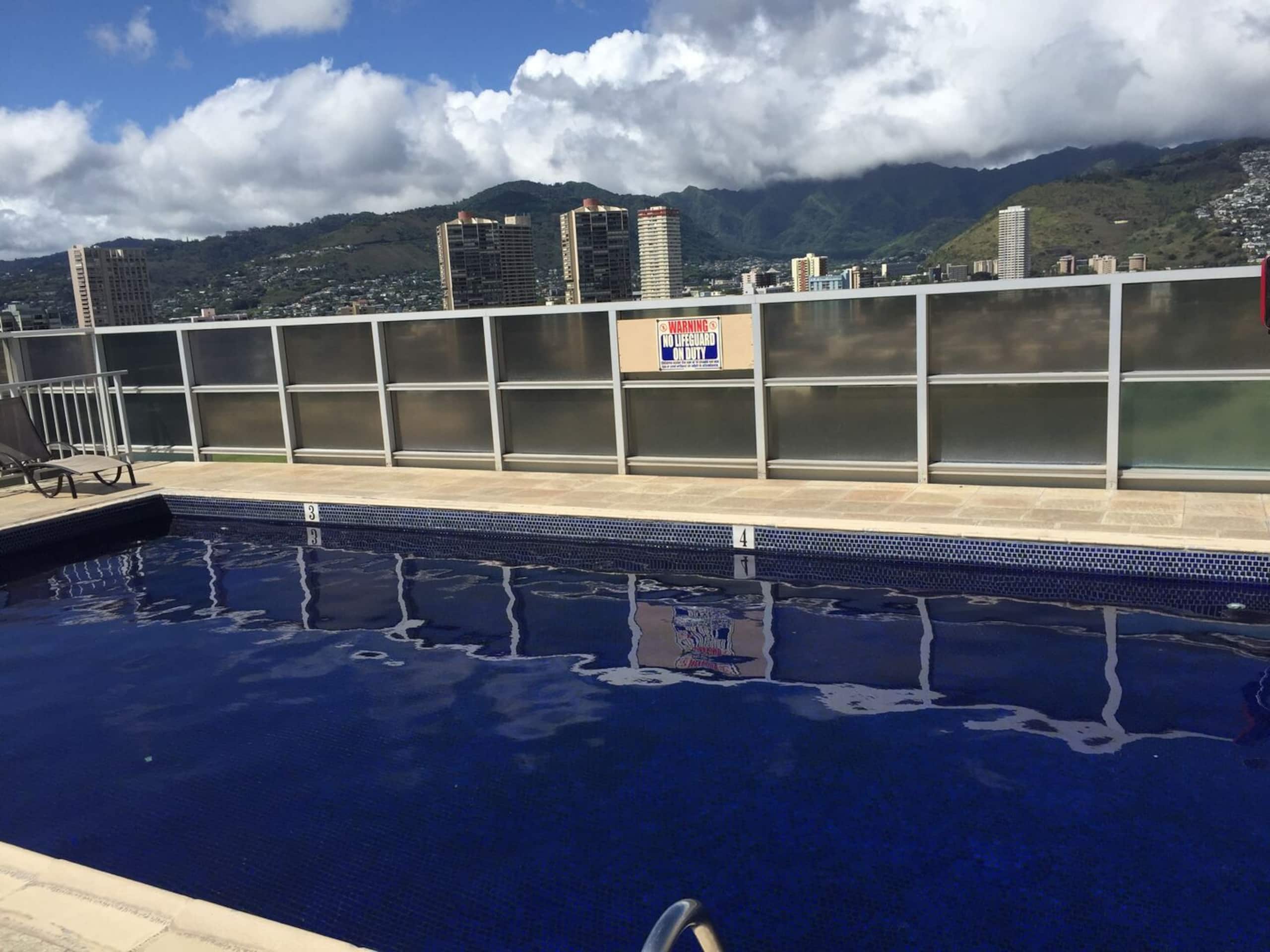 Condo in Honolulu · ★4.61 · 1 bedroom · 2 beds · 1 bath - Image 12