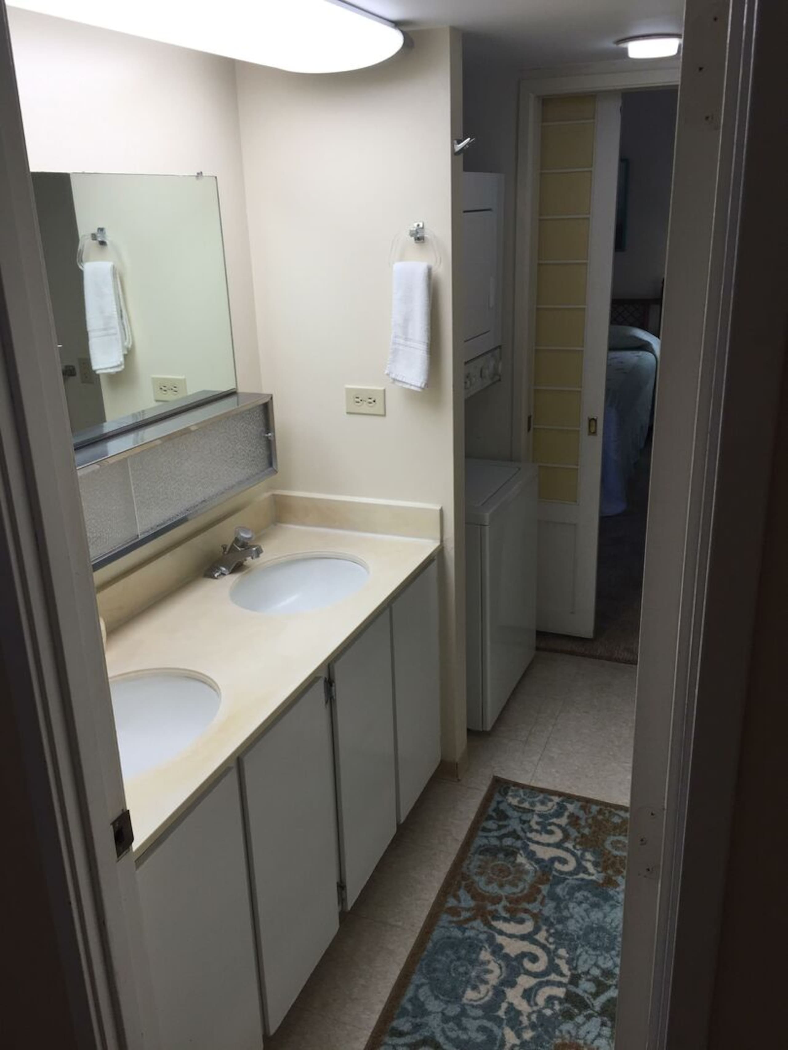 Condo in Honolulu · ★4.61 · 1 bedroom · 2 beds · 1 bath - Image 4