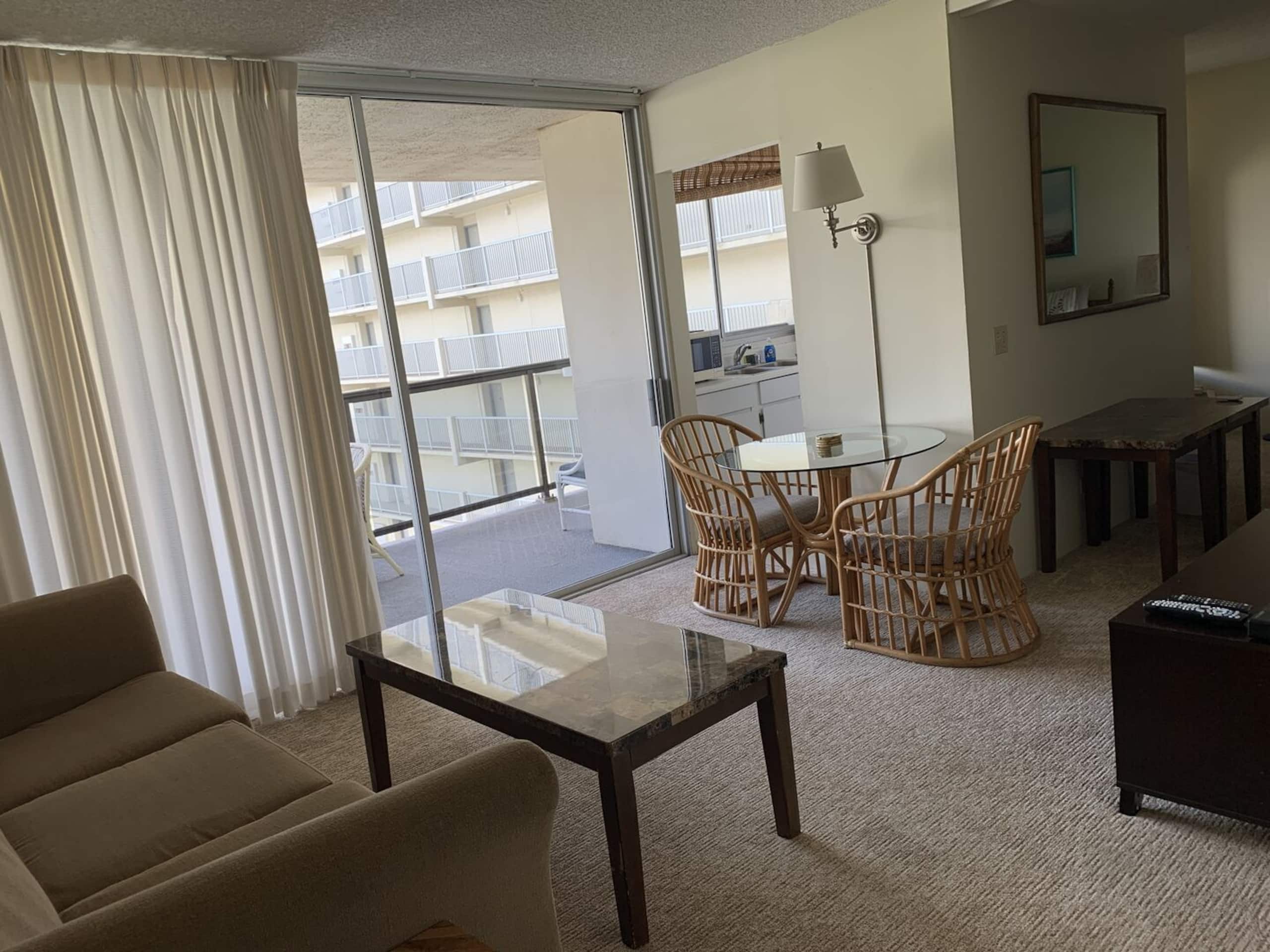 Condo in Honolulu · ★4.61 · 1 bedroom · 2 beds · 1 bath - Image 2