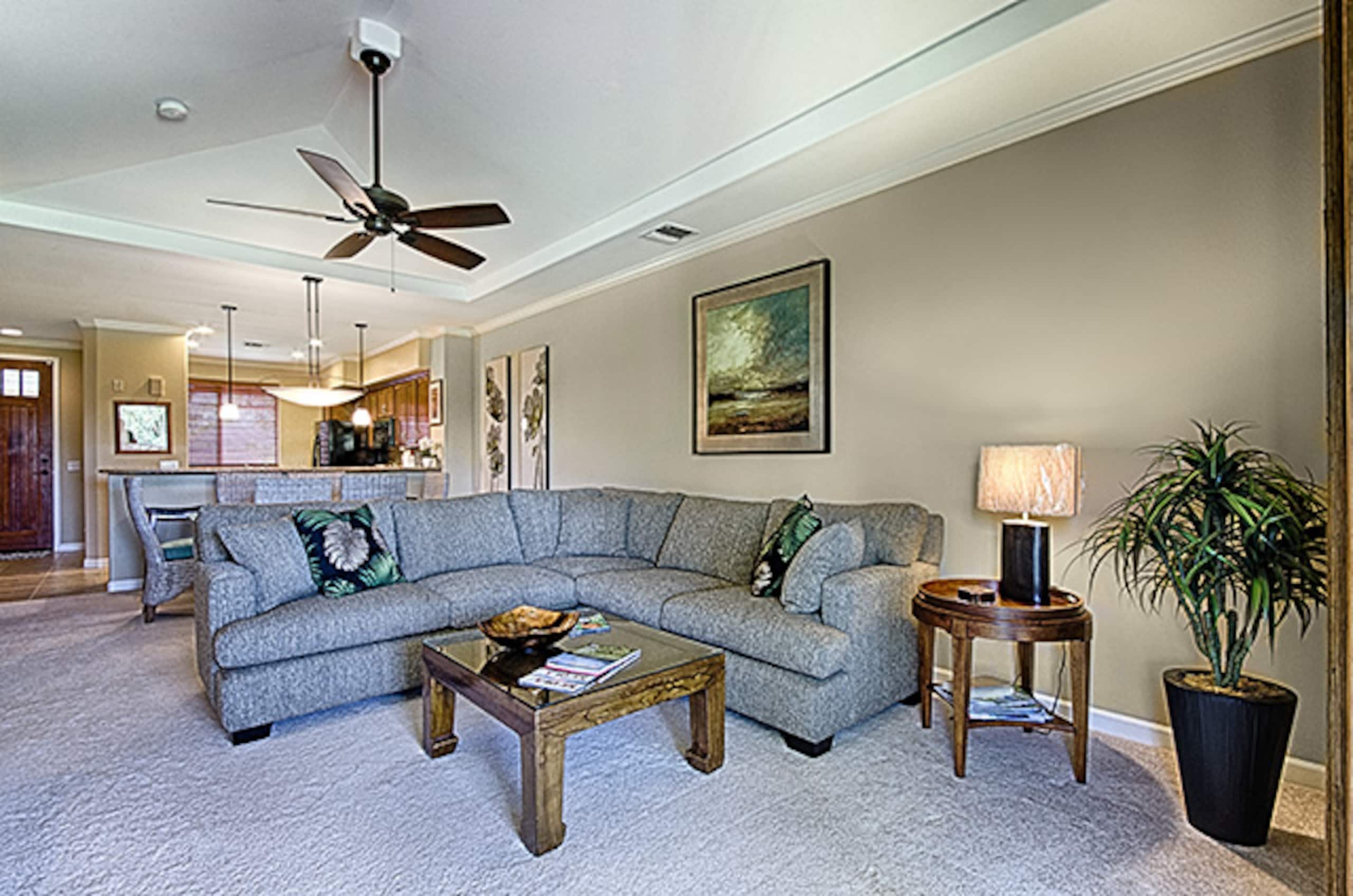 Luxury 2BR/2BA penthouse, Walk to beach - Photo 12