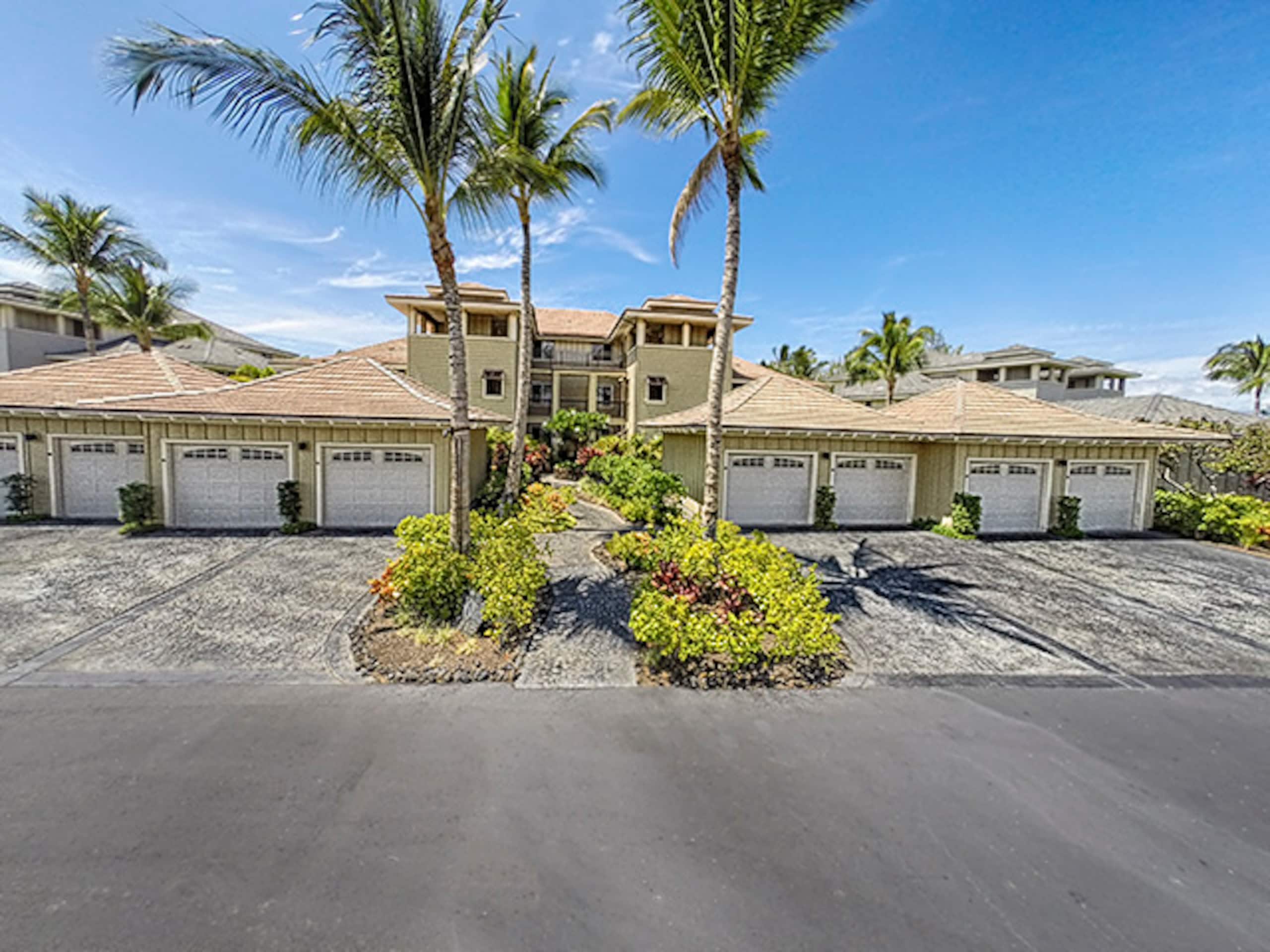 Luxury 2BR/2BA penthouse, Walk to beach - Photo 8