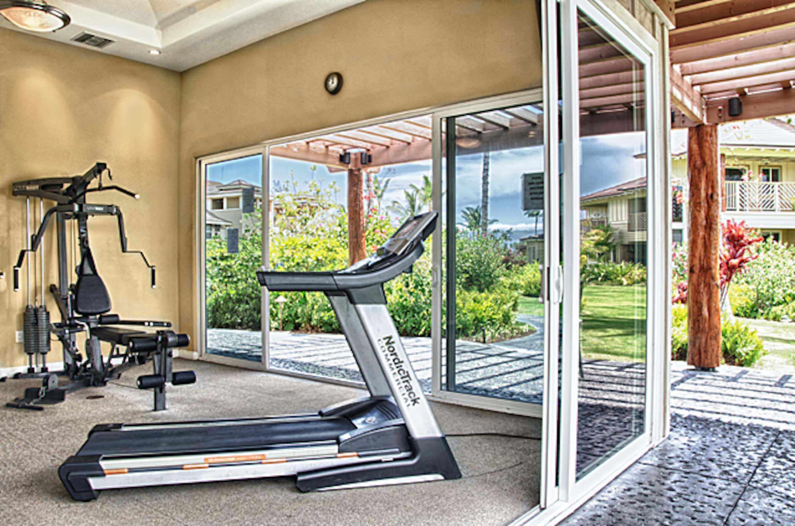 Luxury 2BR/2BA penthouse, Walk to beach - Photo 7
