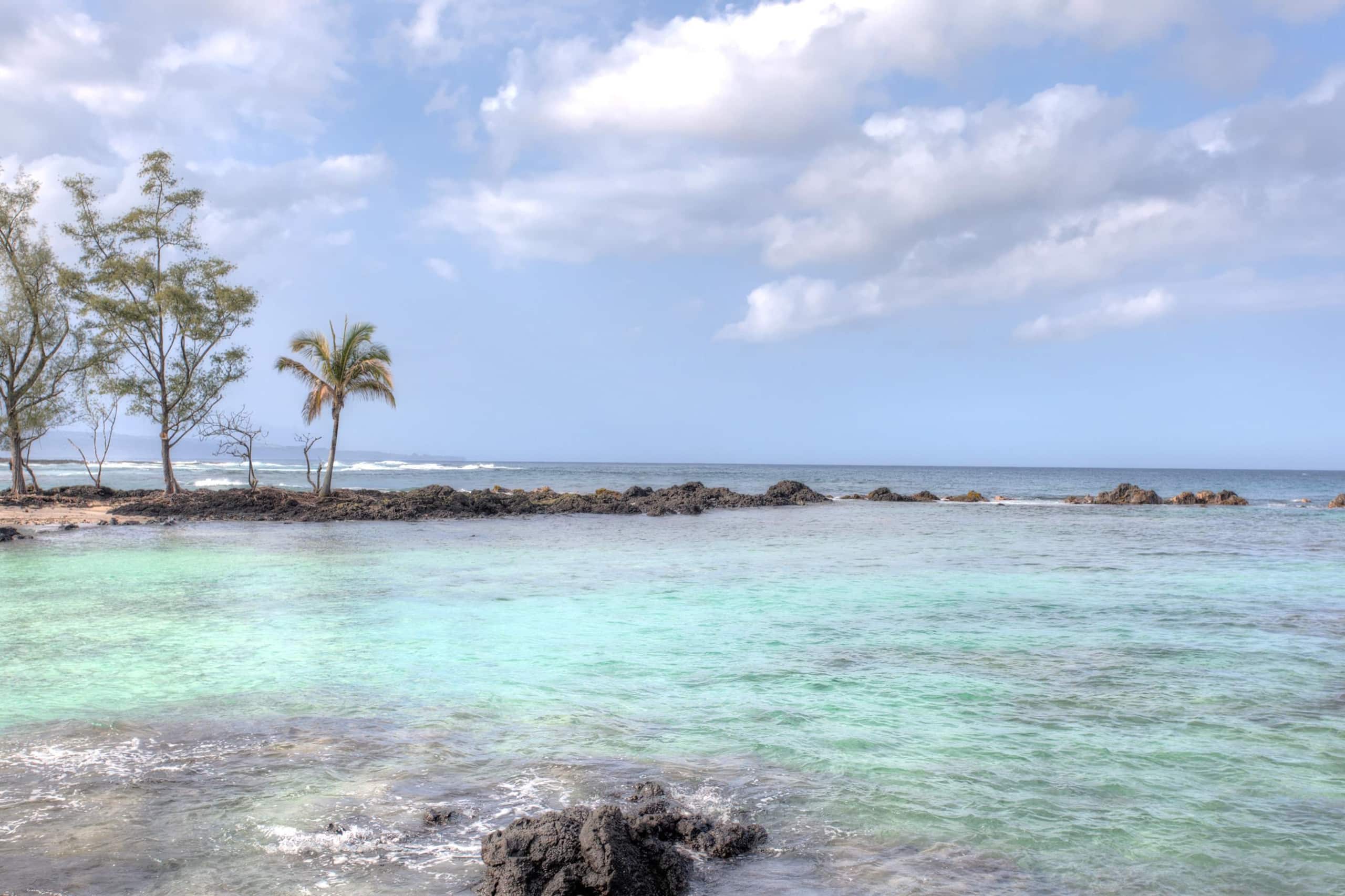 Condo in Hilo · ★4.24 · 2 bedrooms · 3 beds · 1 bath - Image 2