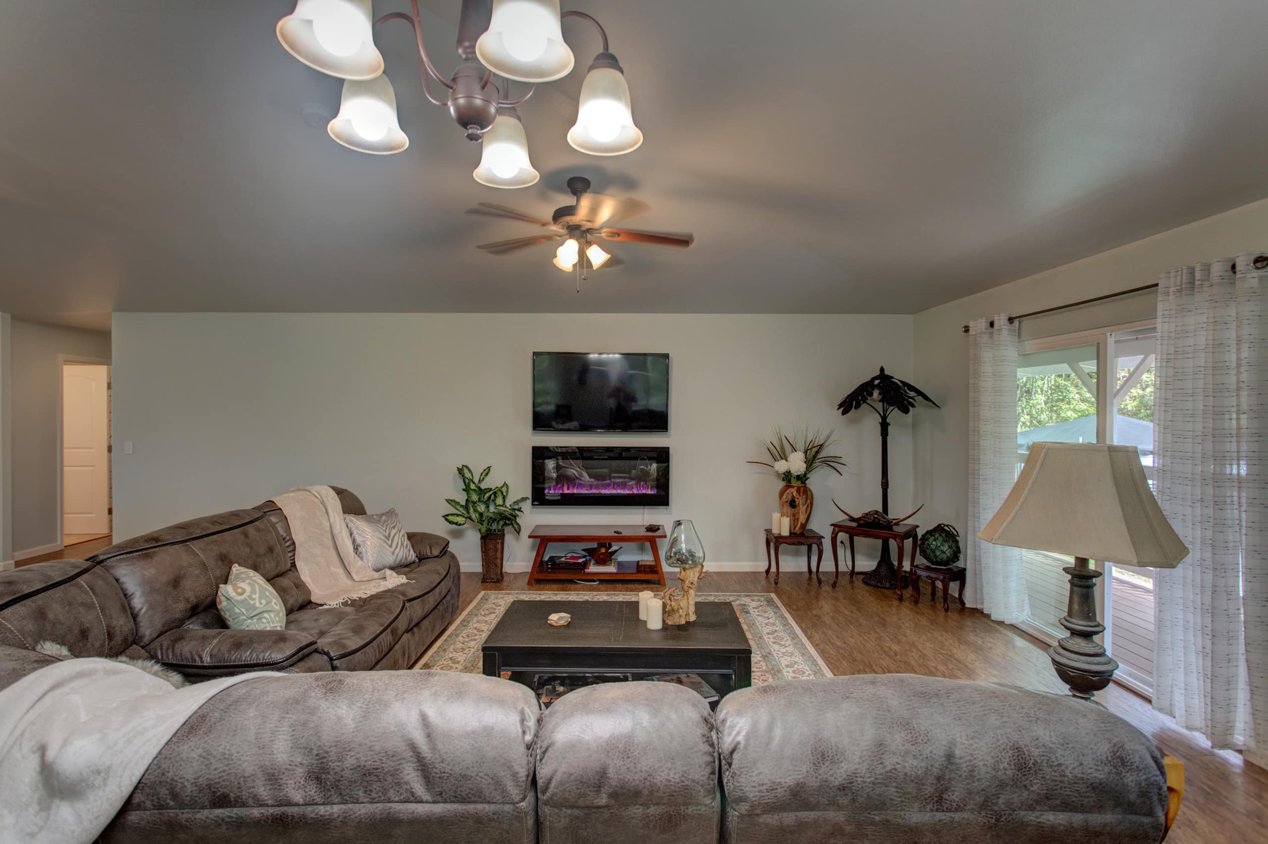 Home in Mountain View · ★4.89 · 3 bedrooms · 3 beds · 2 shared baths - Image 22