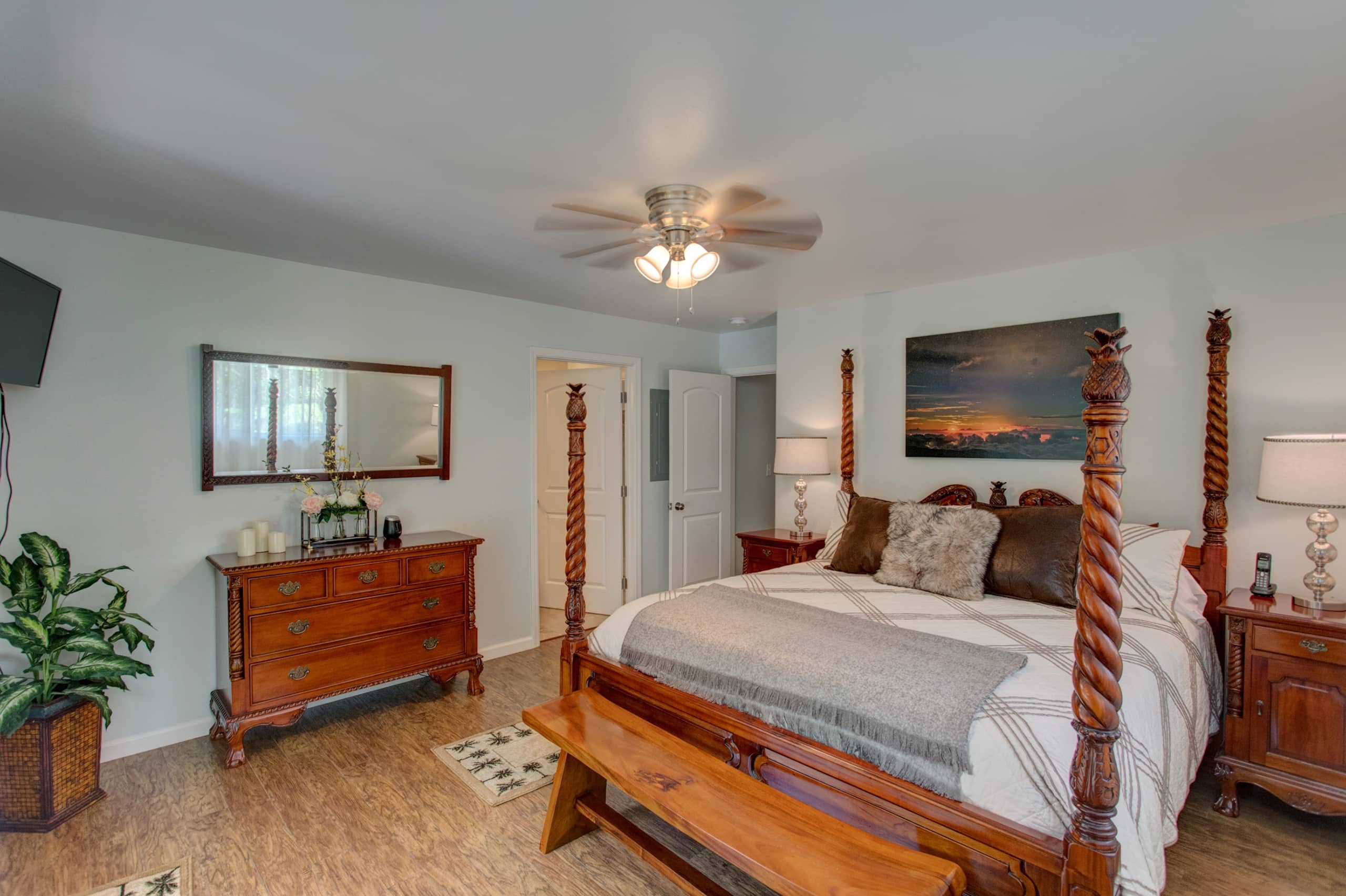 Home in Mountain View · ★4.89 · 3 bedrooms · 3 beds · 2 shared baths - Image 5