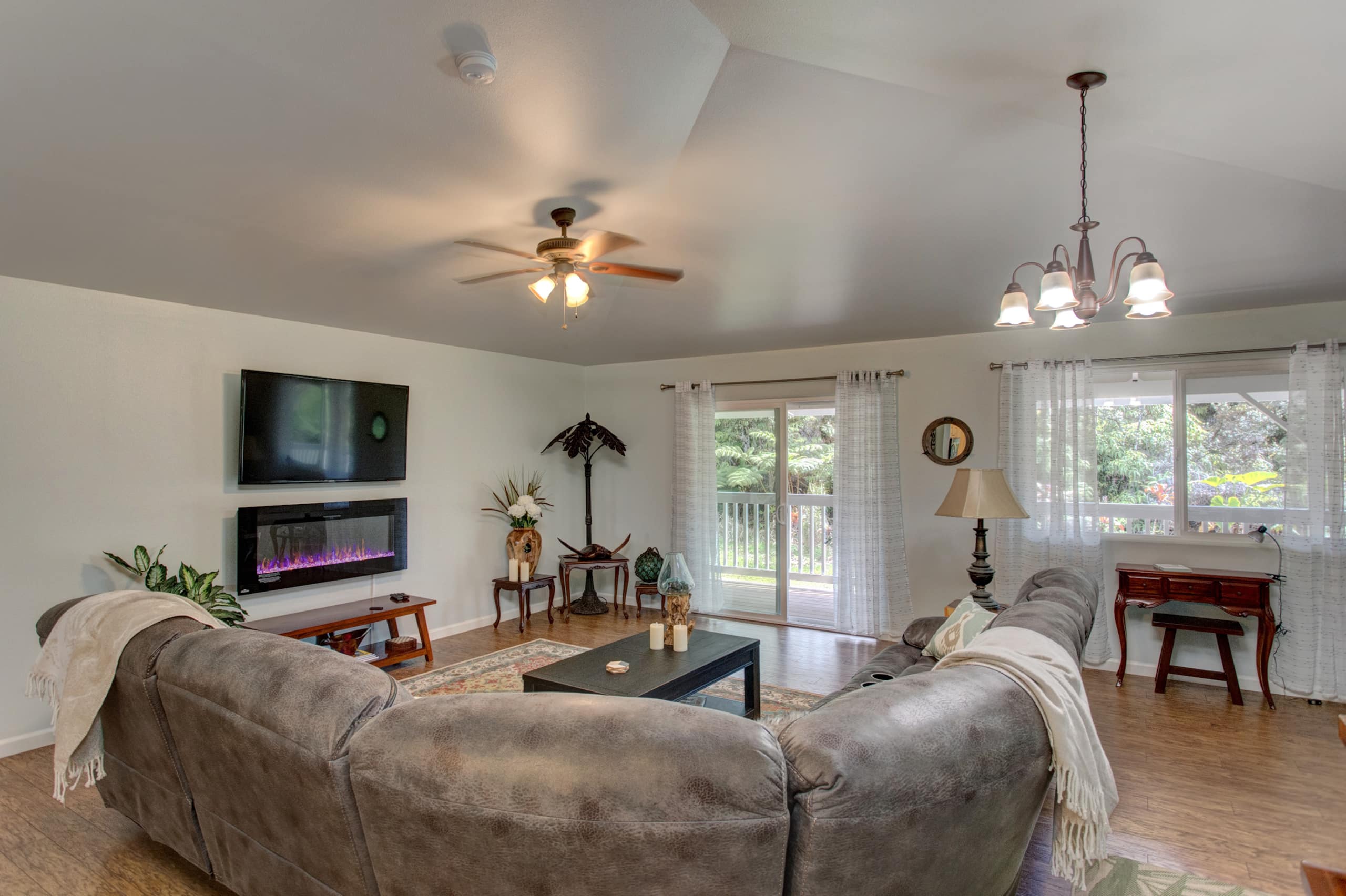 Home in Mountain View · ★4.89 · 3 bedrooms · 3 beds · 2 shared baths - Image 20