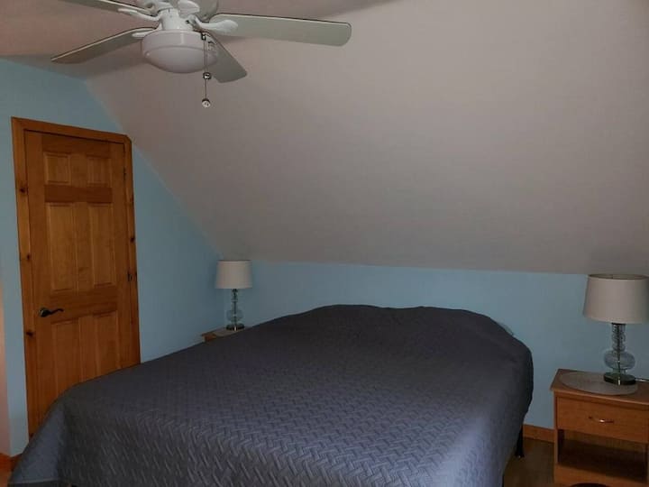 Chambre à l'étage avec lit King Size