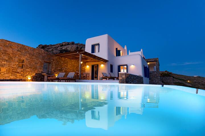 Tranquil Villa Complex*upto 19 guests*Private Pool gallery image 3