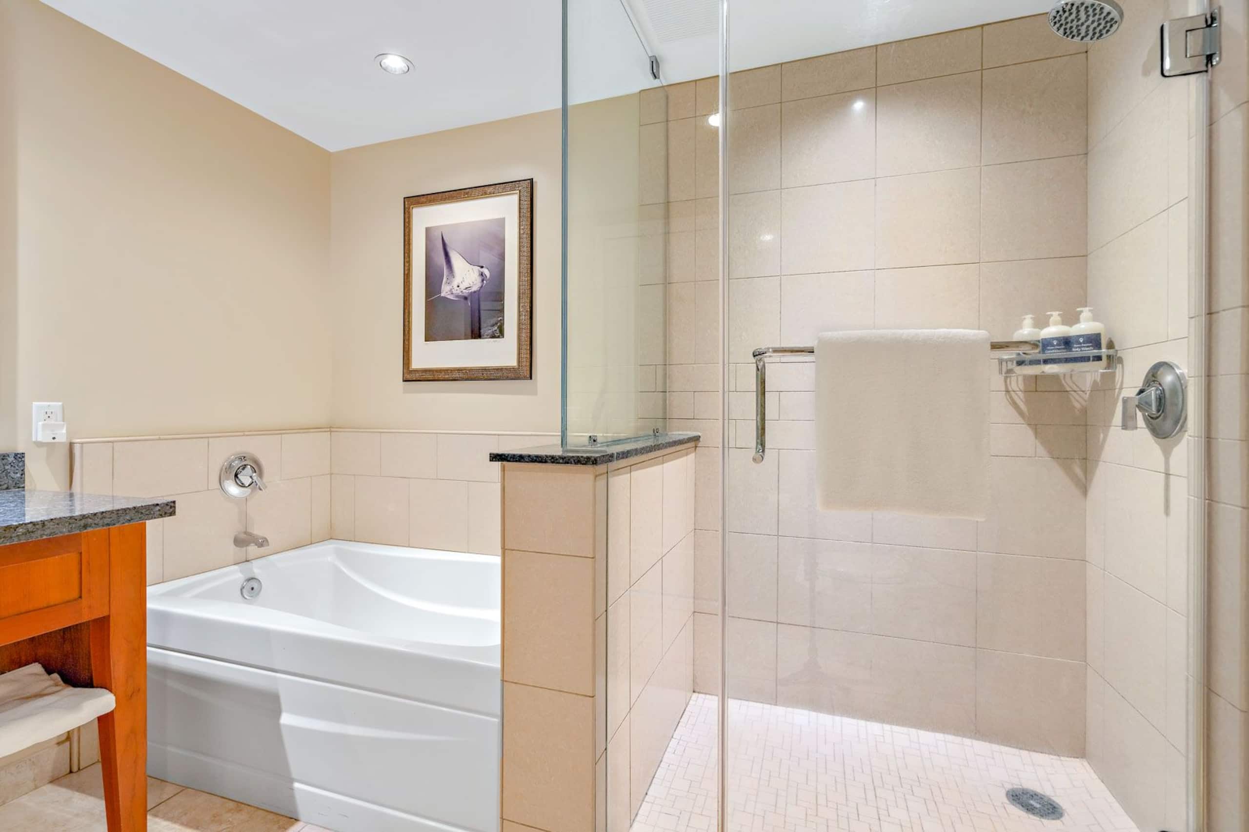 Condo in Lahaina · ★5.0 · 1 bedroom · 2 beds · 1 bath - Image 20