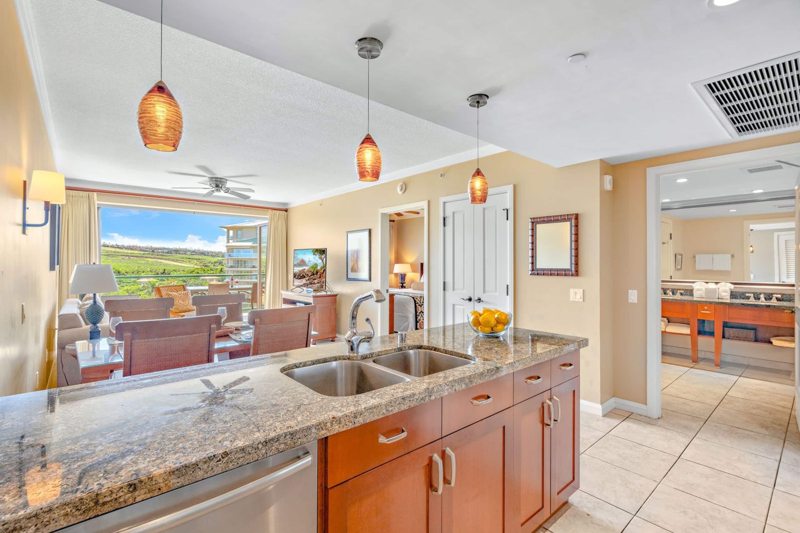 Condo in Lahaina · ★5.0 · 1 bedroom · 2 beds · 1 bath - Image 10