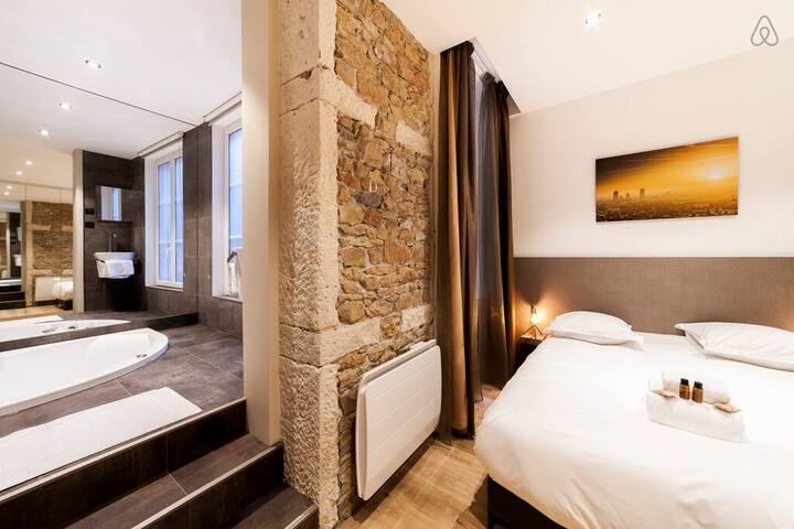 Pure happiness city center – AC and balneo AIL gallery image 3