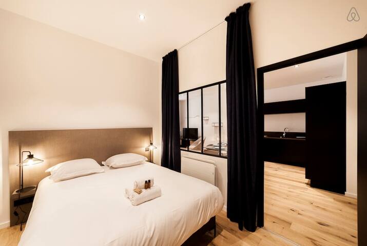 Pure happiness city center – AC and balneo AIL gallery image 4