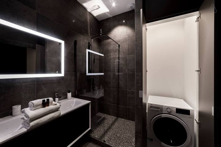 Pure happiness city center – AC and balneo AIL gallery image 5