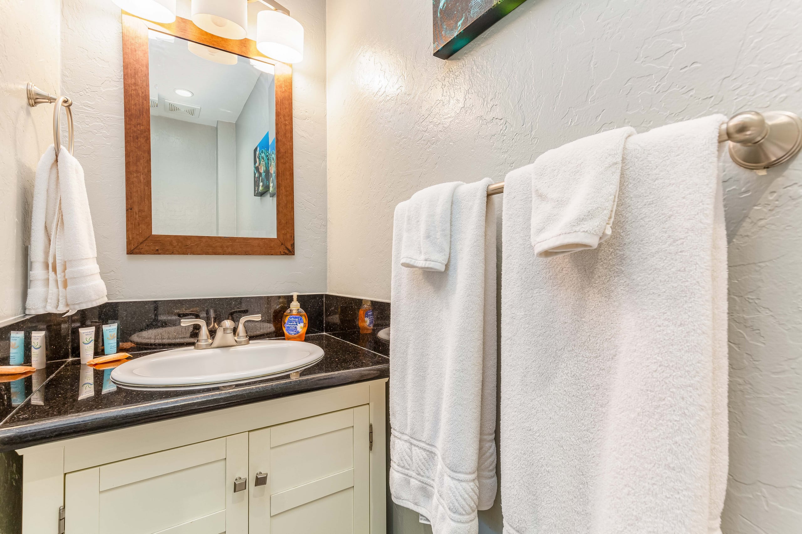 Condo in Kahuku · ★4.66 · 2 bedrooms · 4 beds · 2.5 shared baths - Image 11