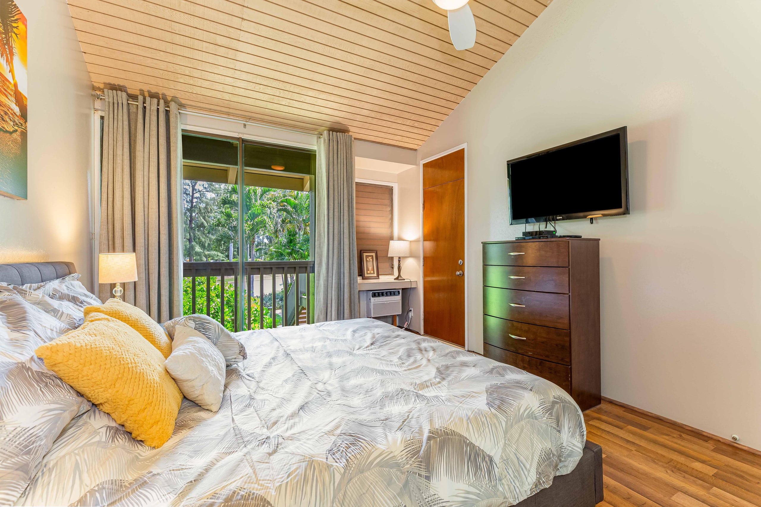 Condo in Kahuku · ★4.66 · 2 bedrooms · 4 beds · 2.5 shared baths - Image 14