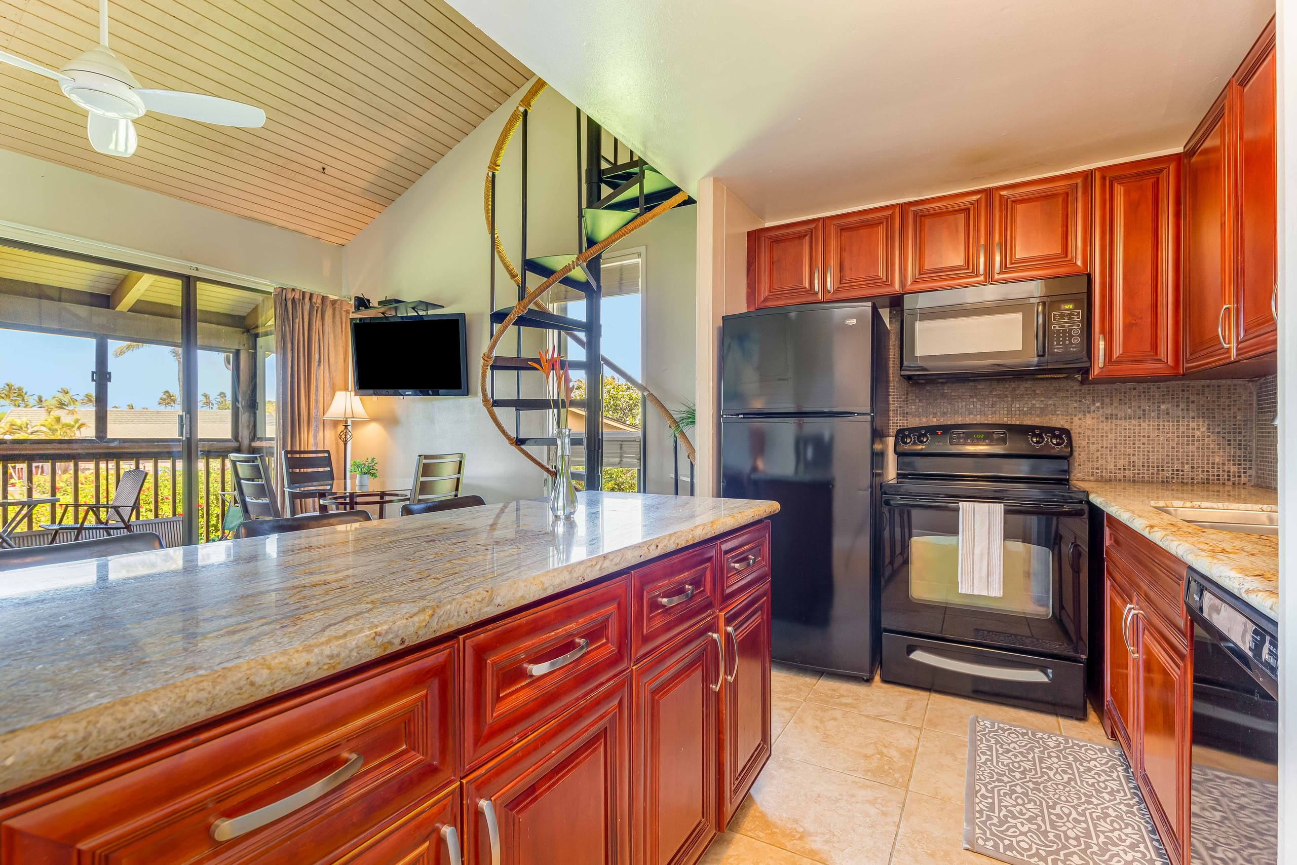 Condo in Kahuku · ★4.66 · 2 bedrooms · 4 beds · 2.5 shared baths - Image 2