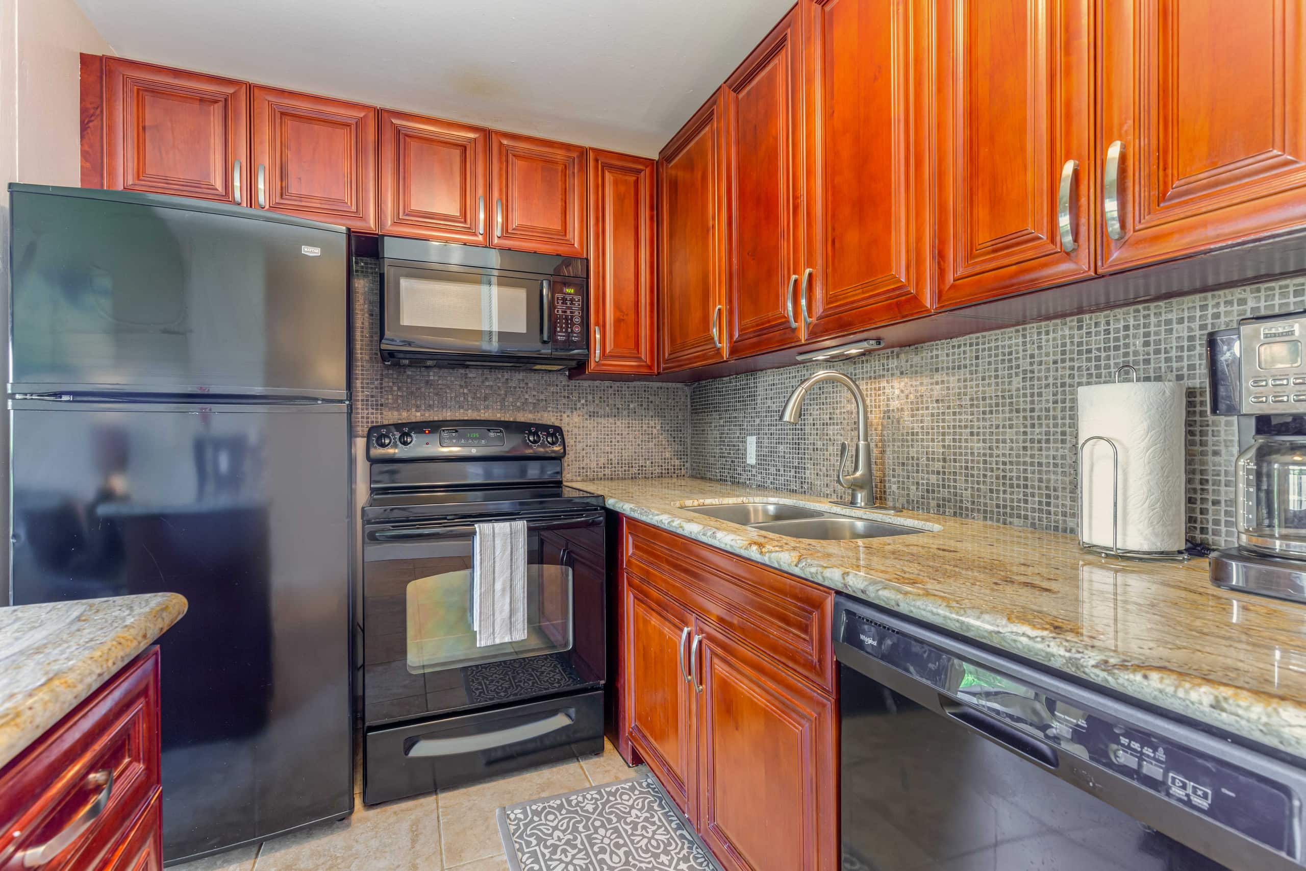 Condo in Kahuku · ★4.66 · 2 bedrooms · 4 beds · 2.5 shared baths - Image 3