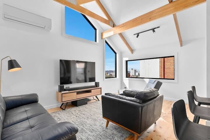 Outstanding Quality Renovation, so close to CBD.