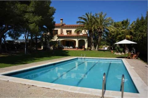 Villa Colibri 10 minuts. walk/beach/City. Garden +